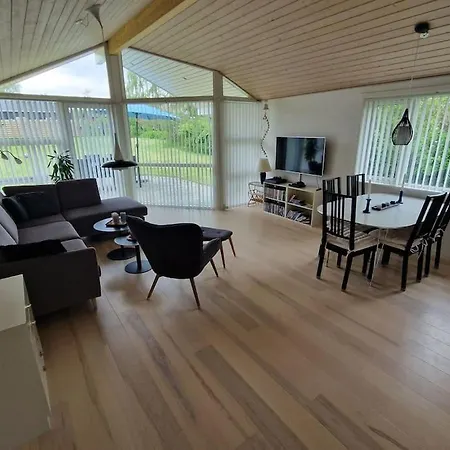 House By A Fantastic And Free Wifi Semesterbostad *